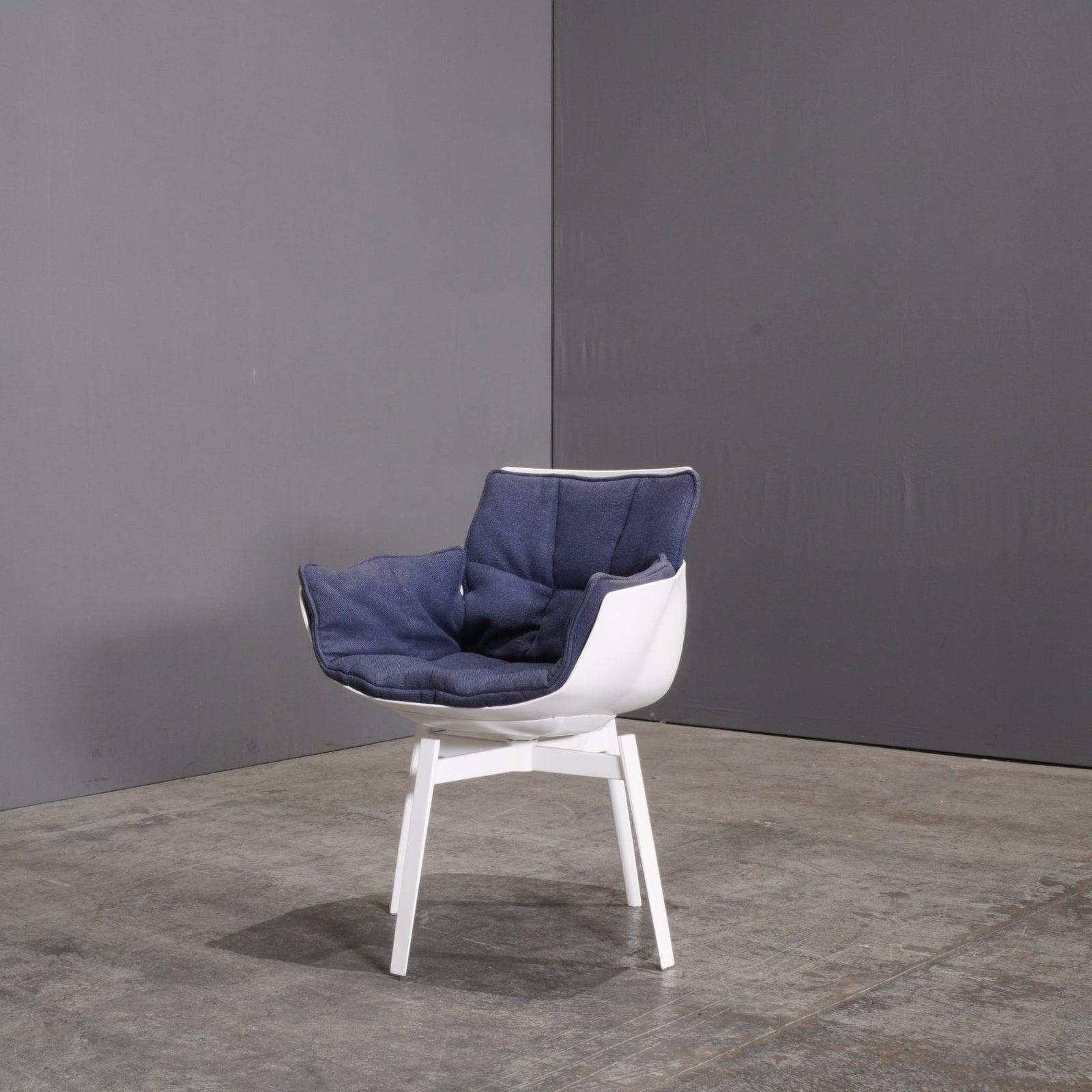 B&B Italia White Swivel Husk Chair by Patricia Urquiola @ REHAUS