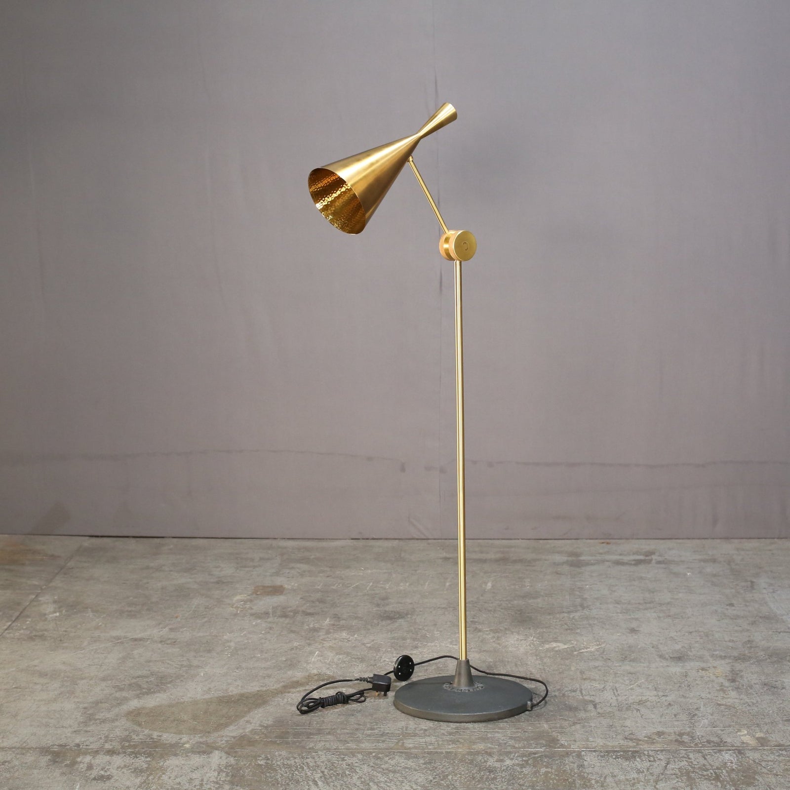 Beat Floor Lamp by Tom Dixon @ REHAUS