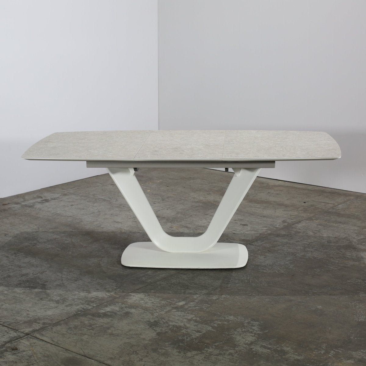 BoConcept Alicante Dining Table by ARDE @ REHAUS