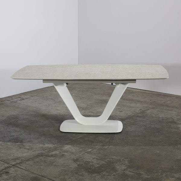 BoConcept Alicante Dining Table by ARDE @ REHAUS