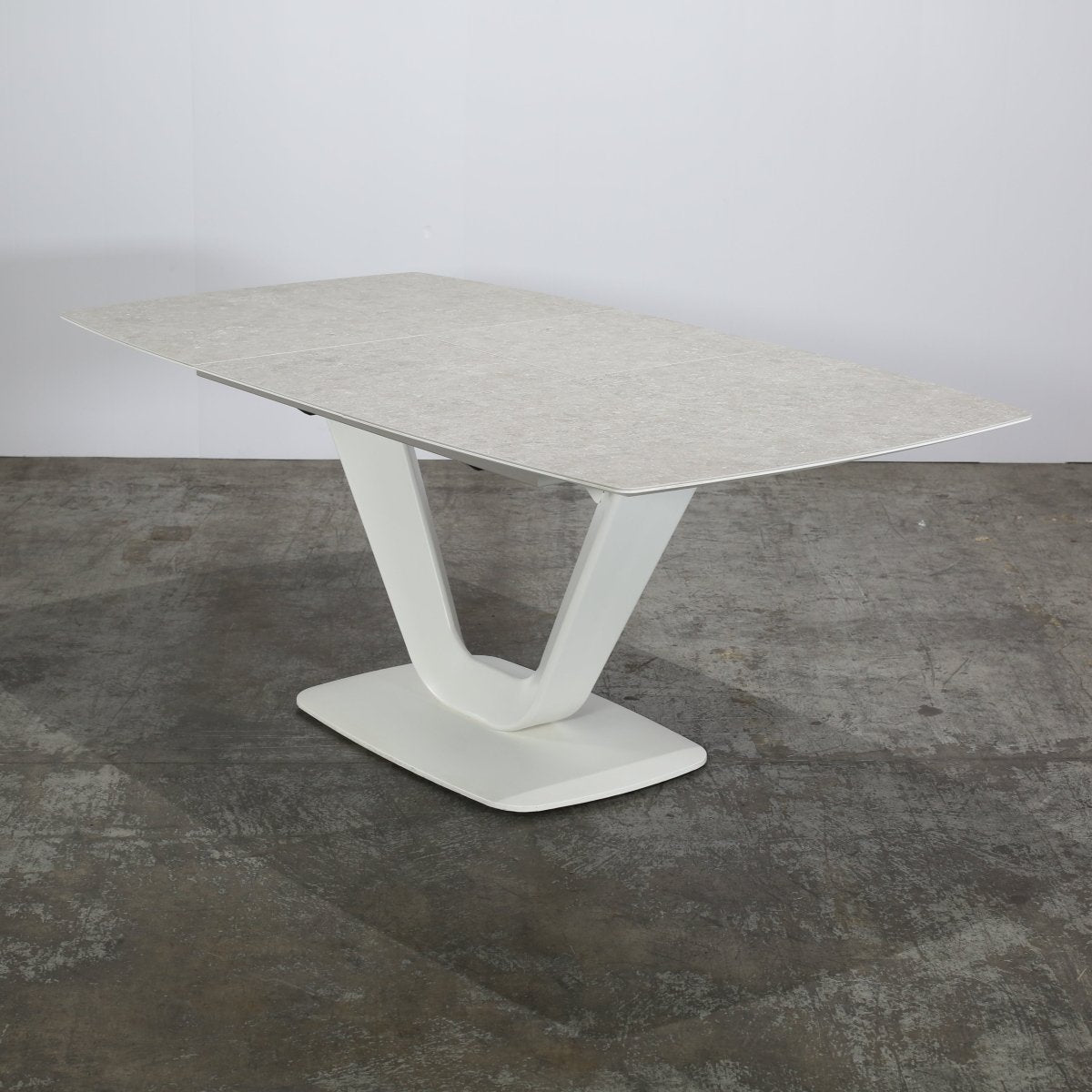 BoConcept Alicante Dining Table by ARDE @ REHAUS