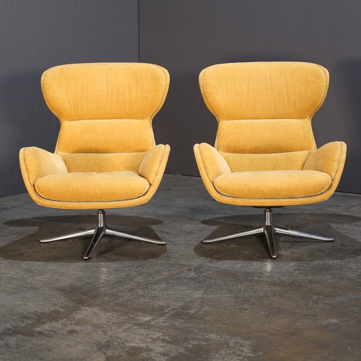 BoConcept Corduroy Yellow Chair with Swivel Function @ REHAUS