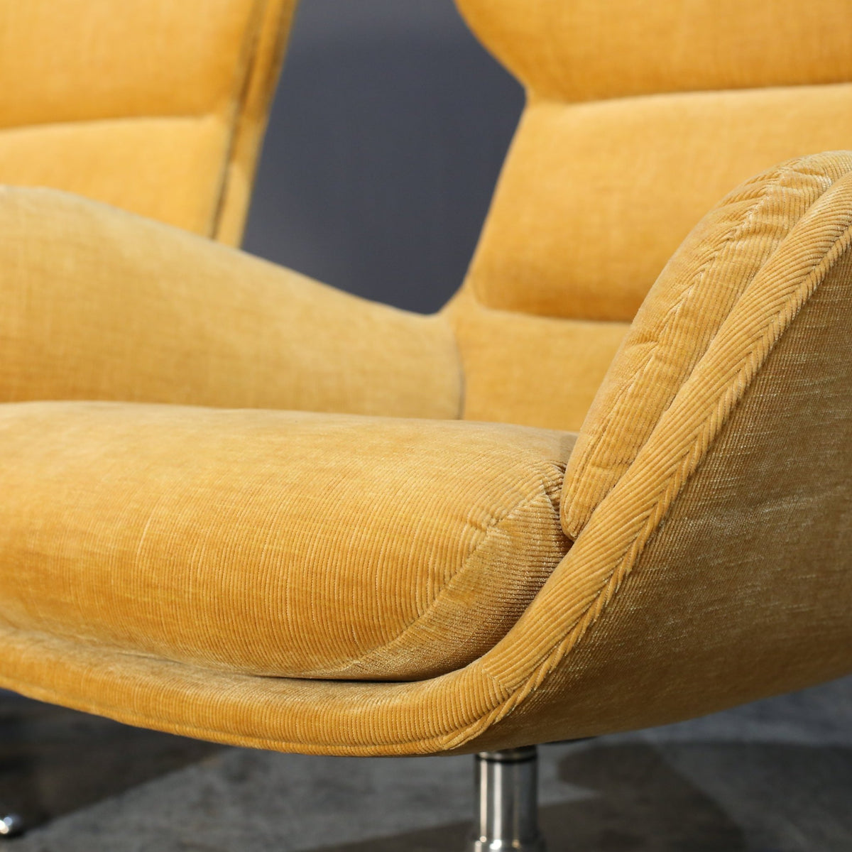 BoConcept Corduroy Yellow Chair with Swivel Function @ REHAUS