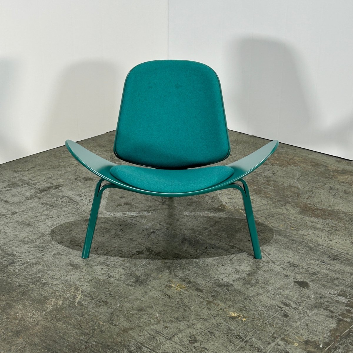 Carl Hansen & Son CH07 Shell Chair by Hans J. Wegner @ REHAUS