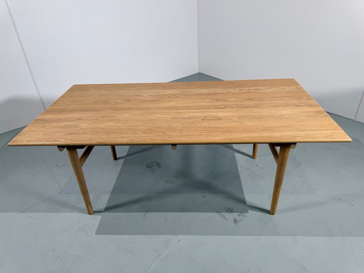 Carl Hansen & Son CH327 Dining Table by Hans Wegner @ REHAUS
