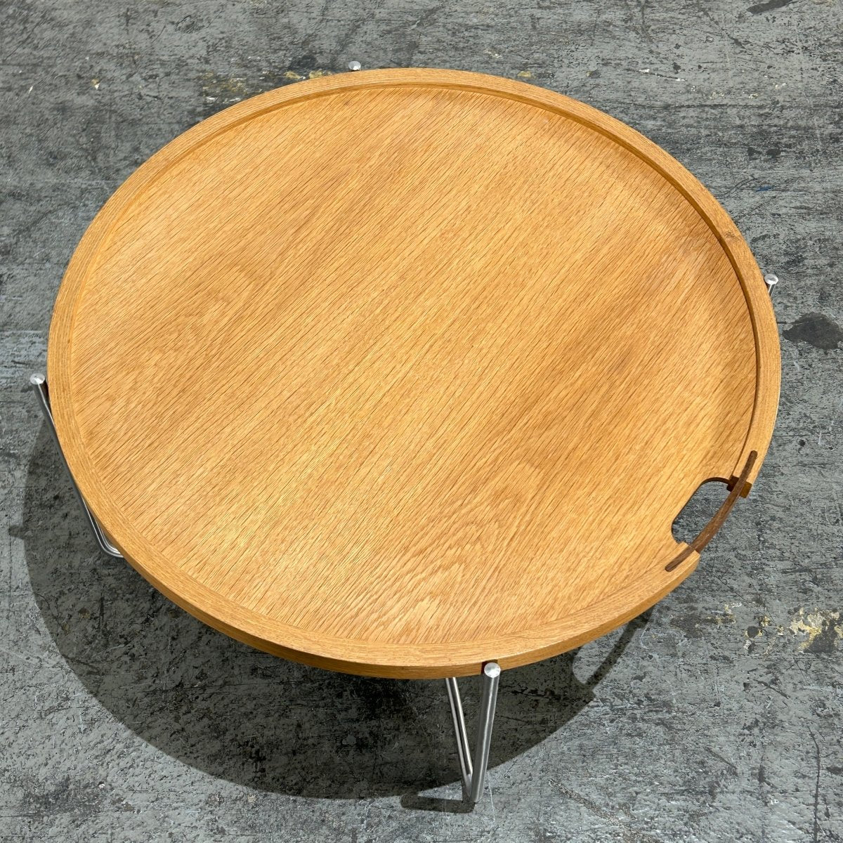 Carl Hansen & Son CH417 Tray Table by Hans J. Wegner @ REHAUS