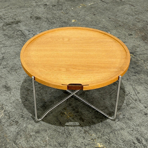 Carl Hansen & Son CH417 Tray Table by Hans J. Wegner @ REHAUS