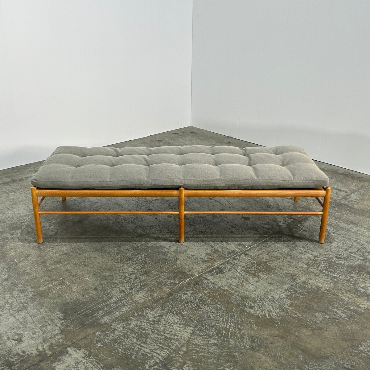 Carl Hansen & Son OW150 Daybed by Ole Wanscher @ REHAUS