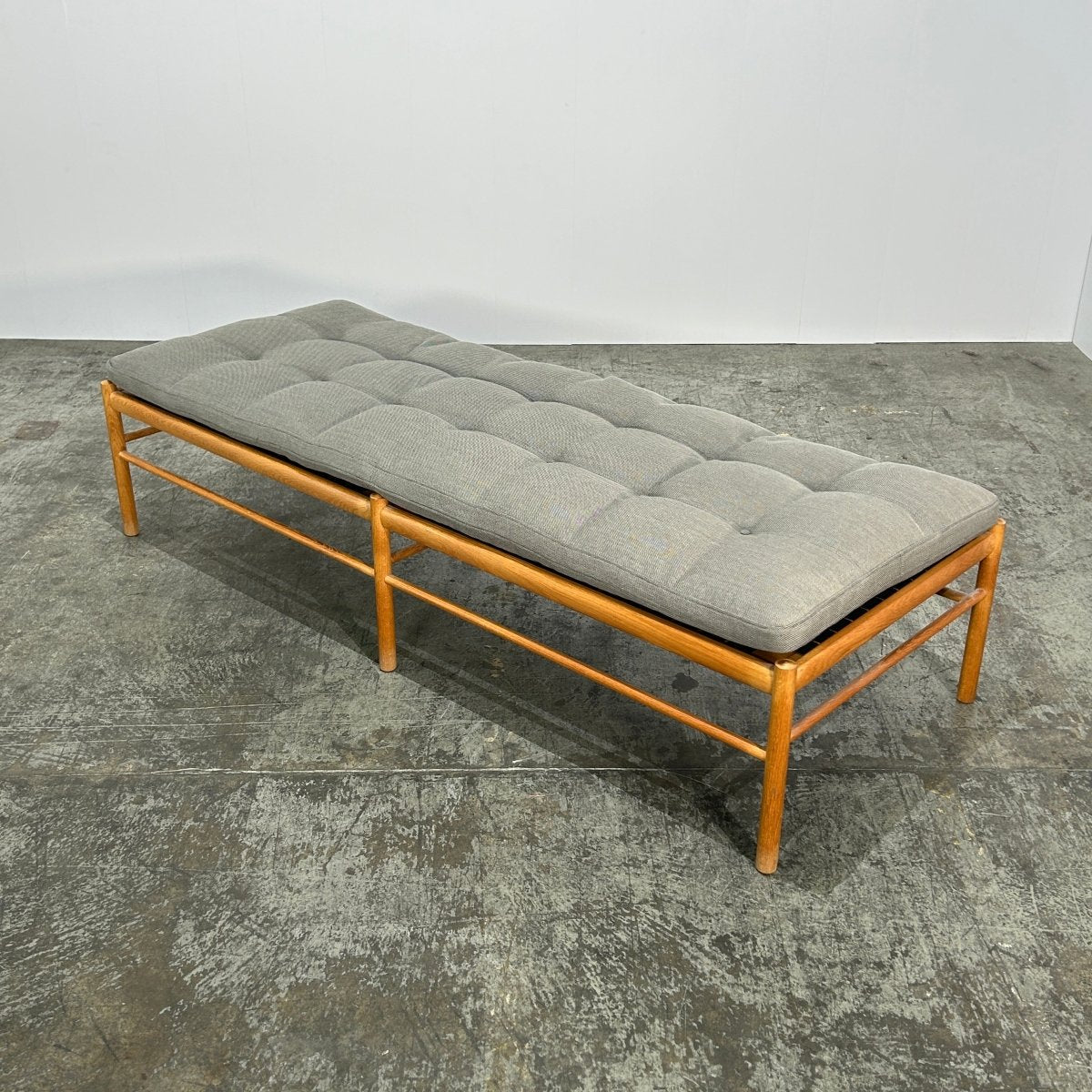 Carl Hansen & Son OW150 Daybed by Ole Wanscher @ REHAUS