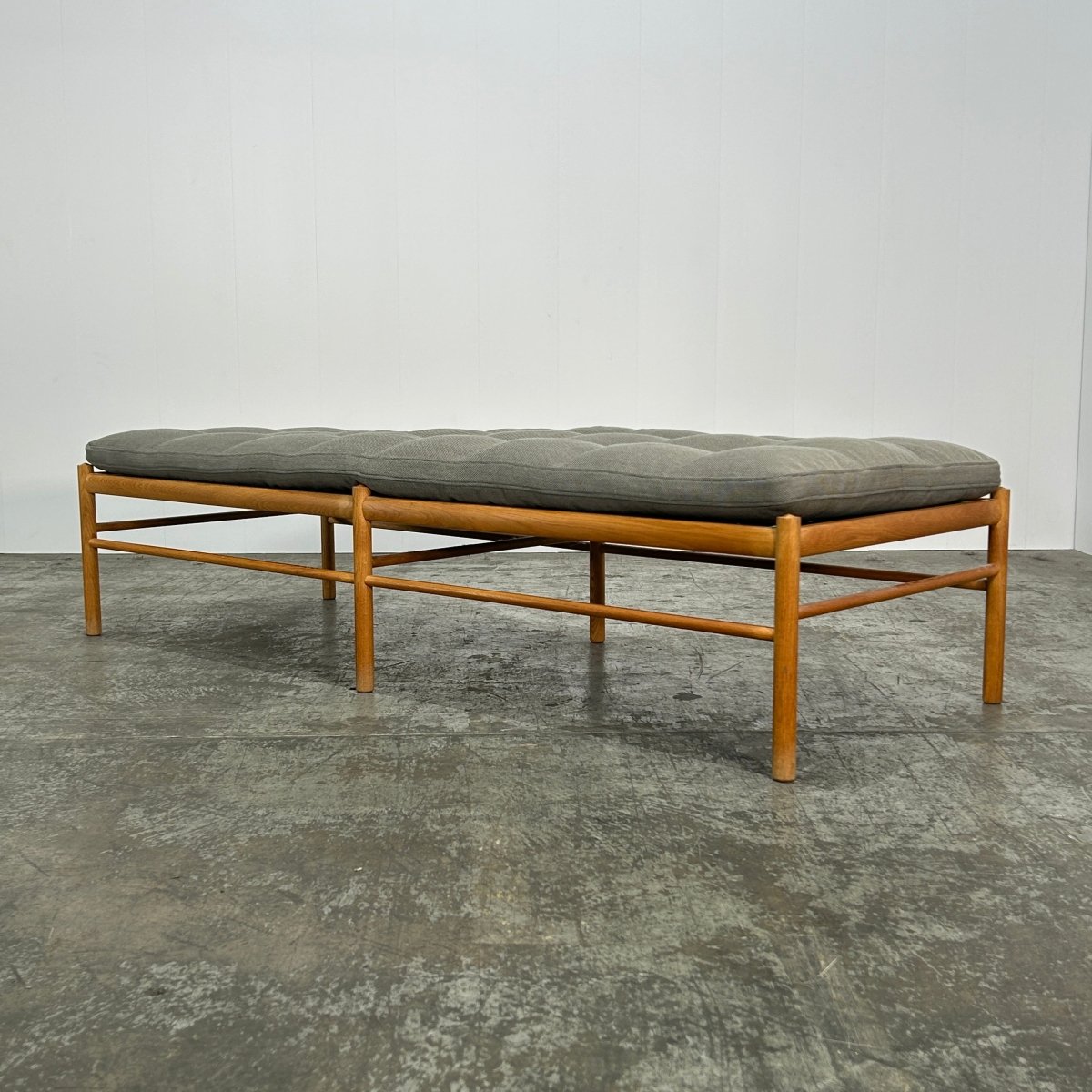 Carl Hansen & Son OW150 Daybed by Ole Wanscher @ REHAUS