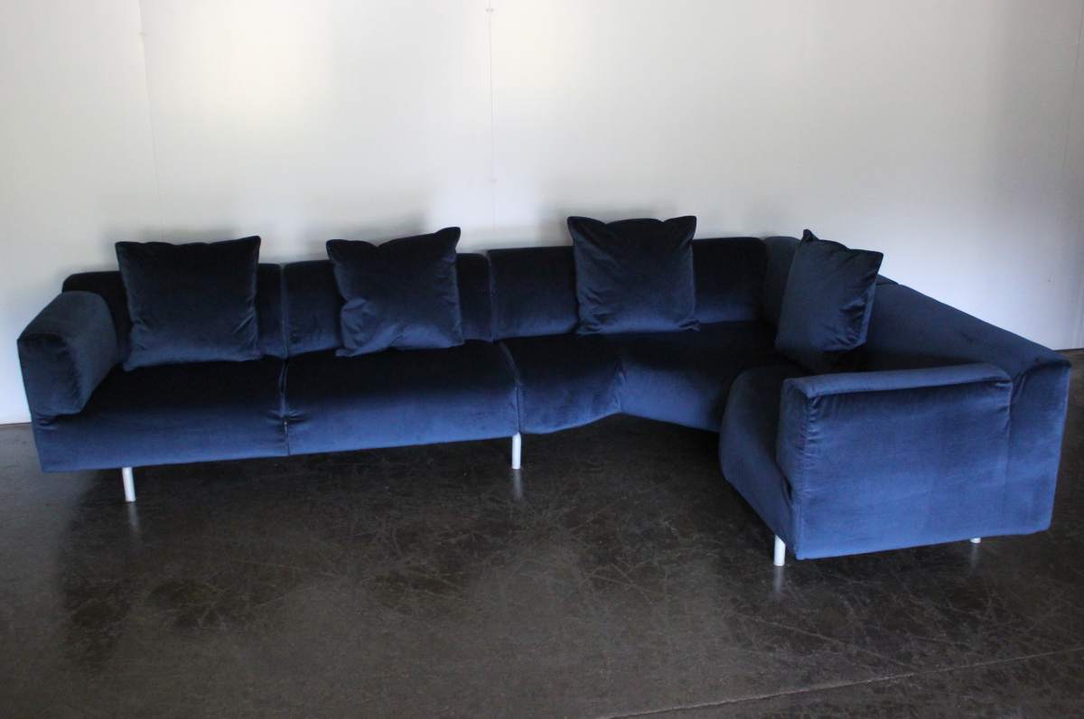 Cassina 250 MET L - Shape Sectional Sofa in Navy Blue Velvet @ REHAUS