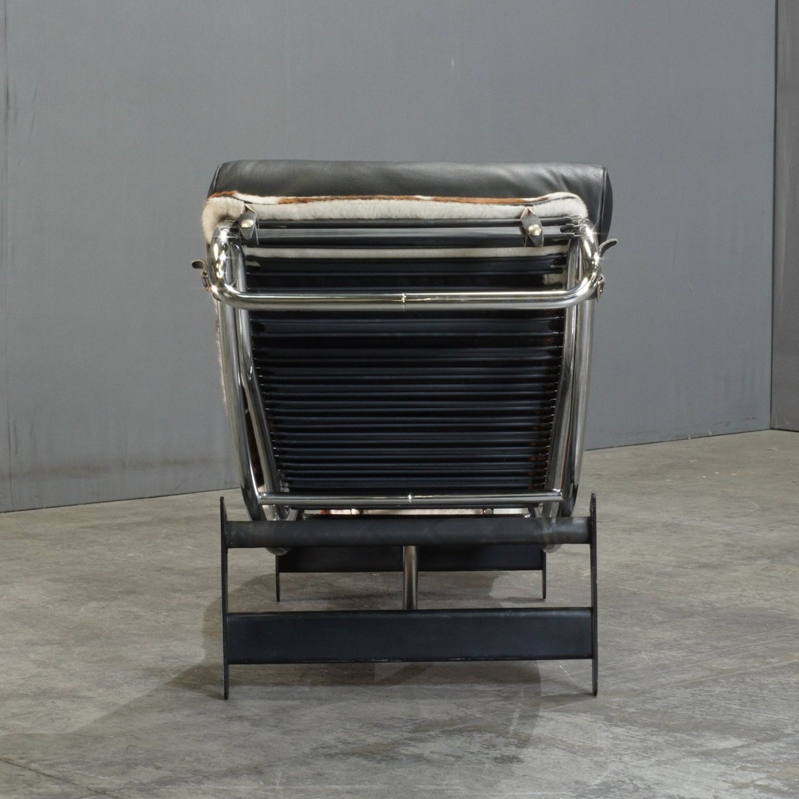 Cassina Cow Hide LC4 Chaise Lounge by Charlotte Perriand, Pierre Jeanneret and Le Corbusier @ REHAUS