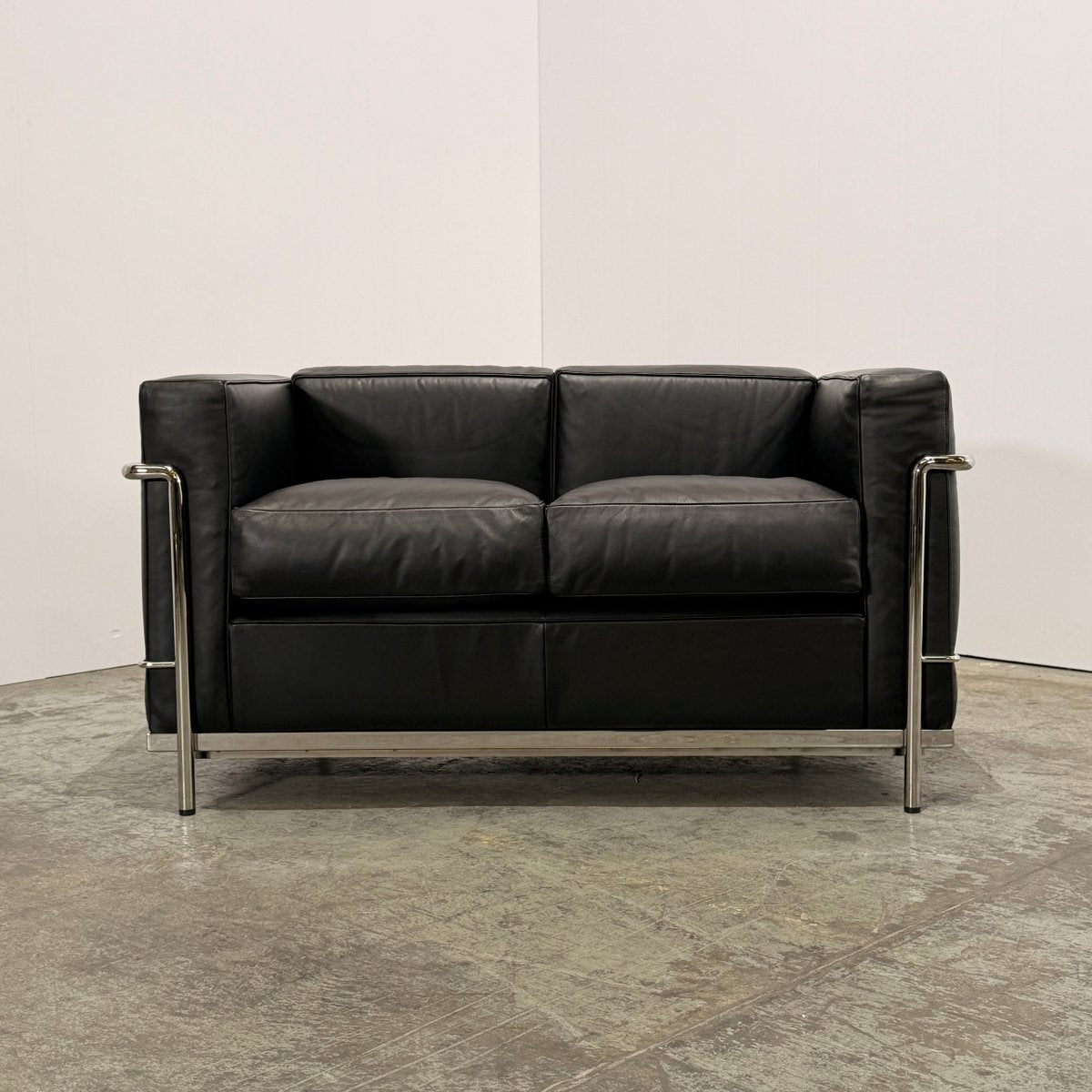 Cassina Fauteuil Grand Confort Petit Modele 2 by LeCorbusier, Pierre Jeanneret and Charlotte Perriand @ REHAUS