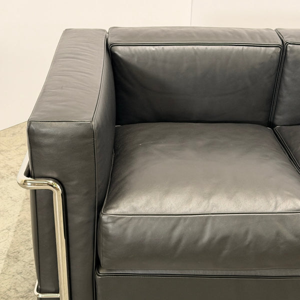 Cassina Fauteuil Grand Confort Petit Modele 2 by LeCorbusier, Pierre Jeanneret and Charlotte Perriand @ REHAUS
