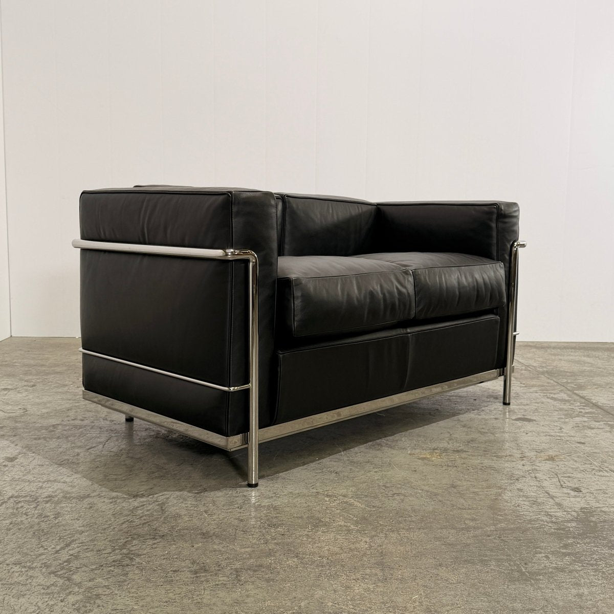 Cassina Fauteuil Grand Confort Petit Modele 2 by LeCorbusier, Pierre Jeanneret and Charlotte Perriand @ REHAUS
