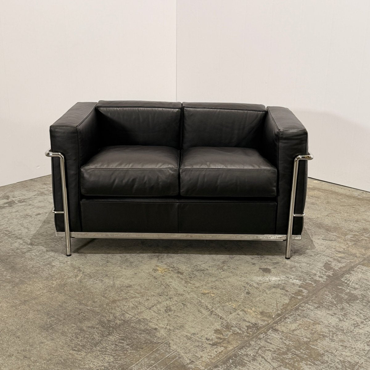 Cassina Fauteuil Grand Confort Petit Modele 2 by LeCorbusier, Pierre Jeanneret and Charlotte Perriand @ REHAUS