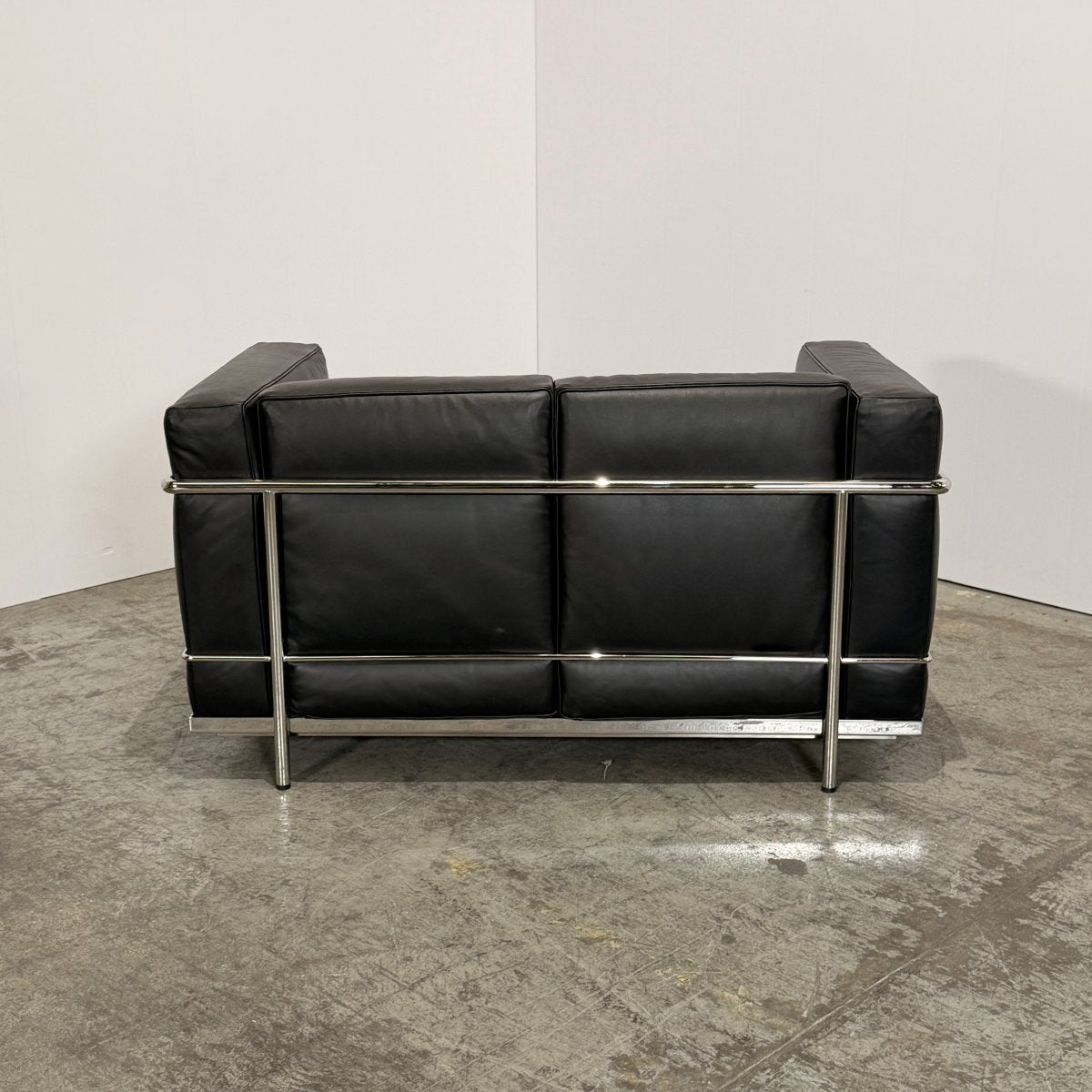 Cassina Fauteuil Grand Confort Petit Modele 2 by LeCorbusier, Pierre Jeanneret and Charlotte Perriand @ REHAUS