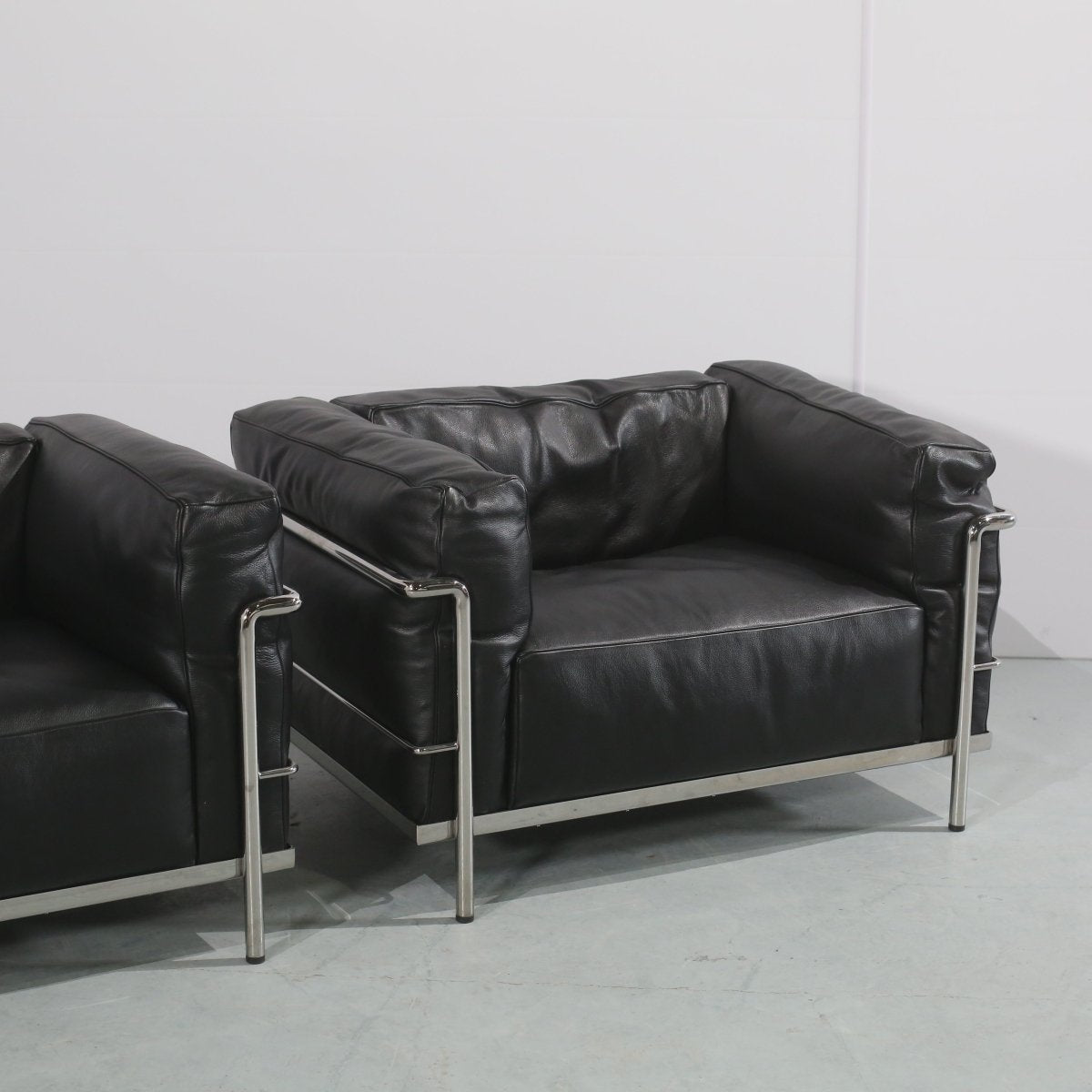 Cassina LC3 Armchair, Set of Two @ REHAUS