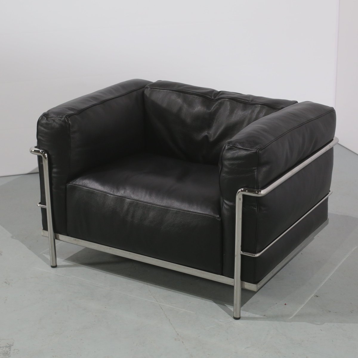 Cassina LC3 Armchair, Set of Two @ REHAUS