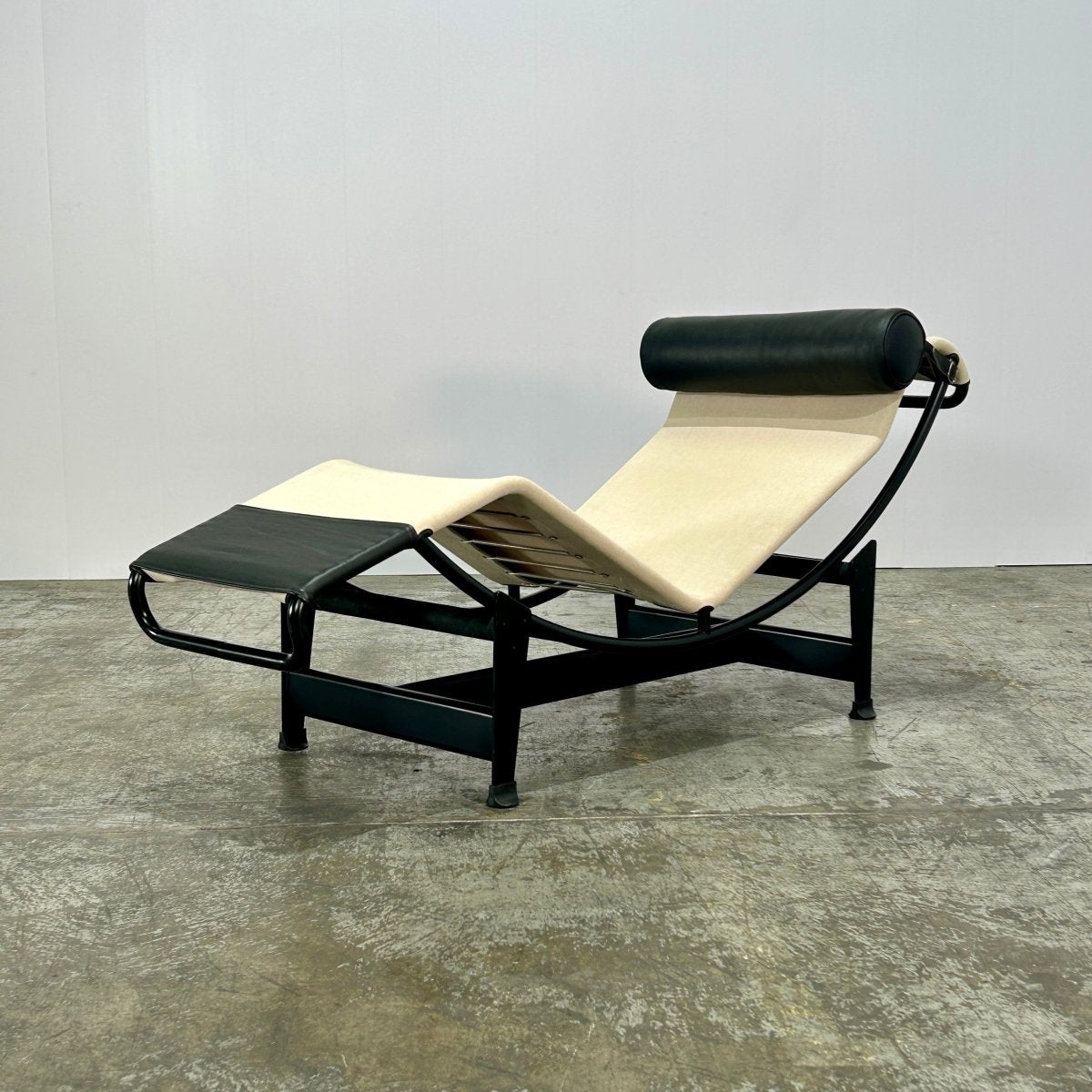 Cassina LC4 Chaise Longue by Le Corbusier, Pierre Jeanneret, Charlotte Perriand @ REHAUS