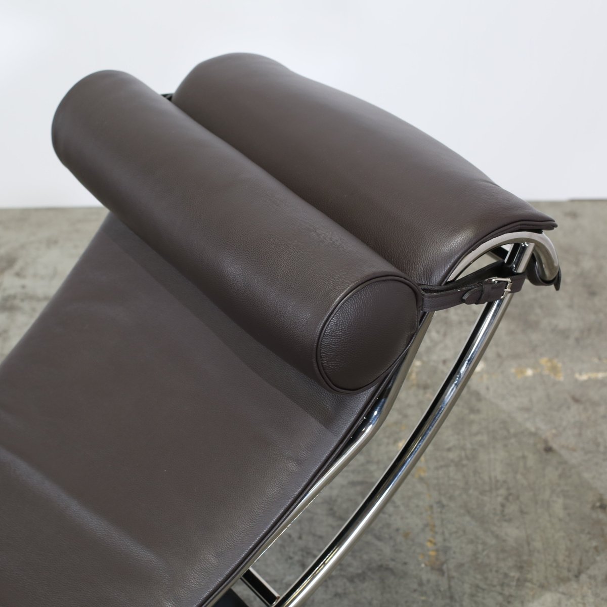Cassina LC4 Chaise Longue @ REHAUS
