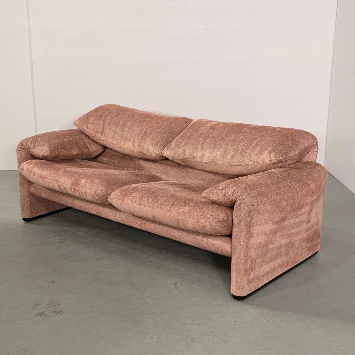 Cassina Maralunga Two Seater Sofa by Vico Magistretti @ REHAUS