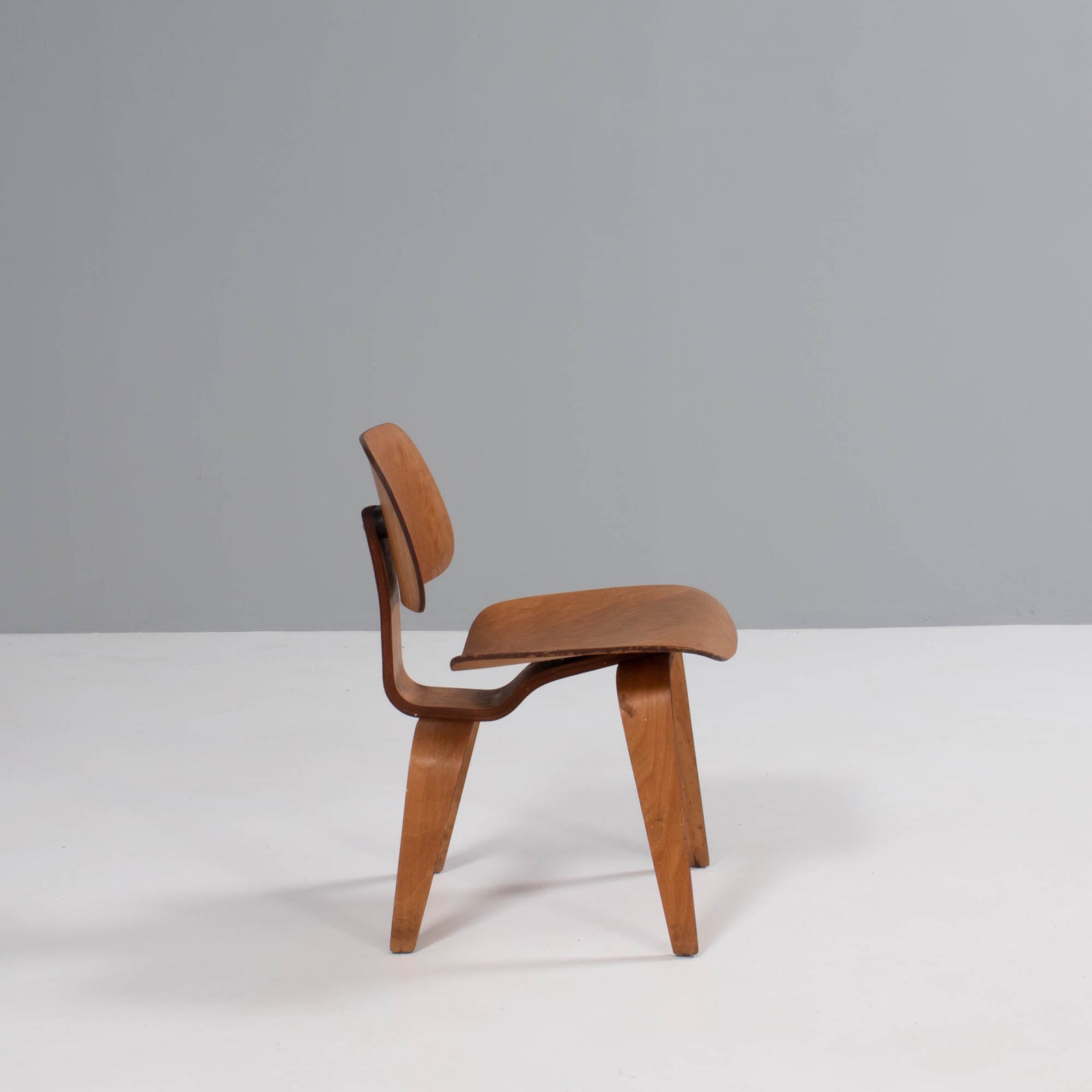 Charles & Ray Eames for Herman Miller DCW Dining Chairs, 1950s Set of 2 - REHAUS - Charles & Ray Eames