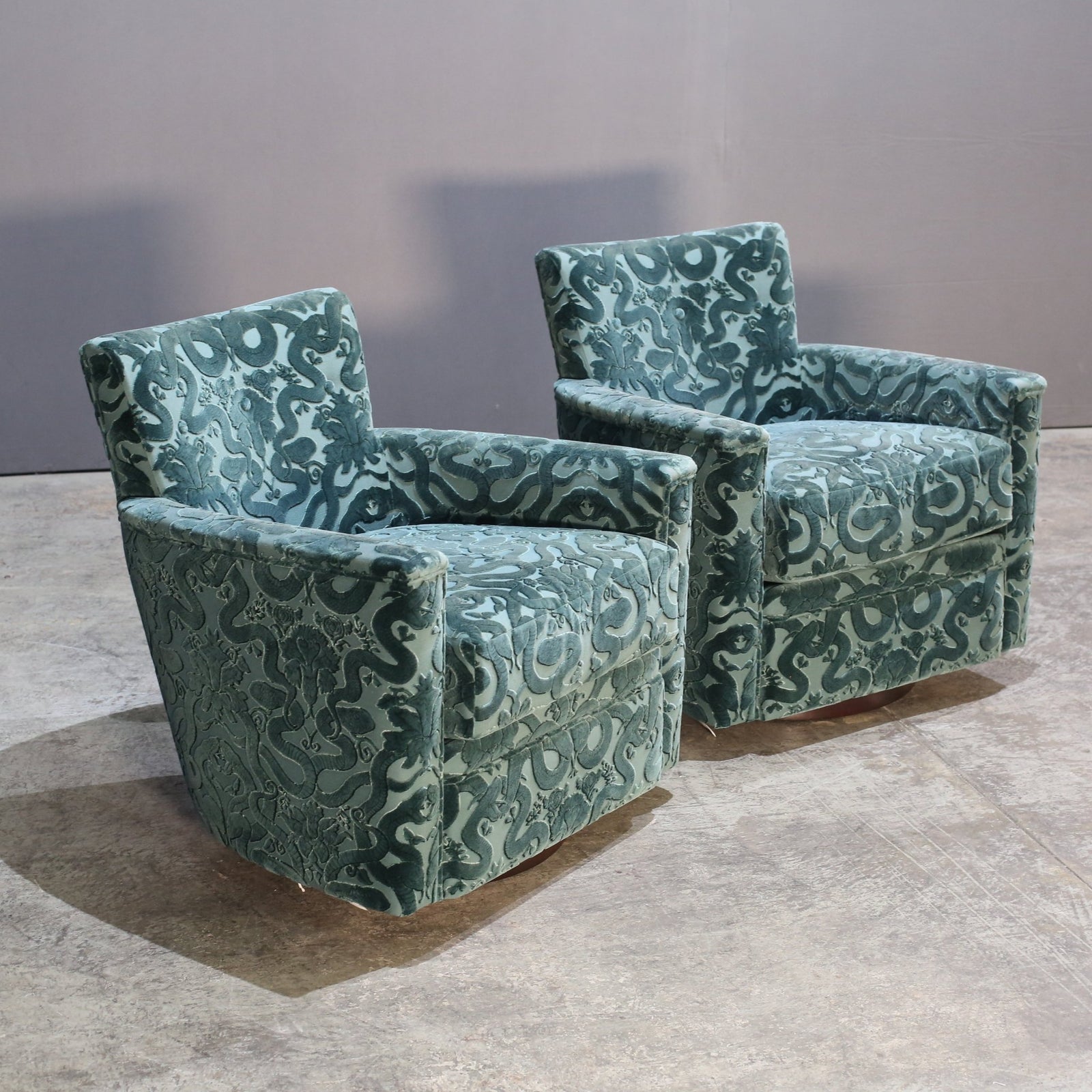 Christopher Guy Montecristo Swivel Armchair @ REHAUS