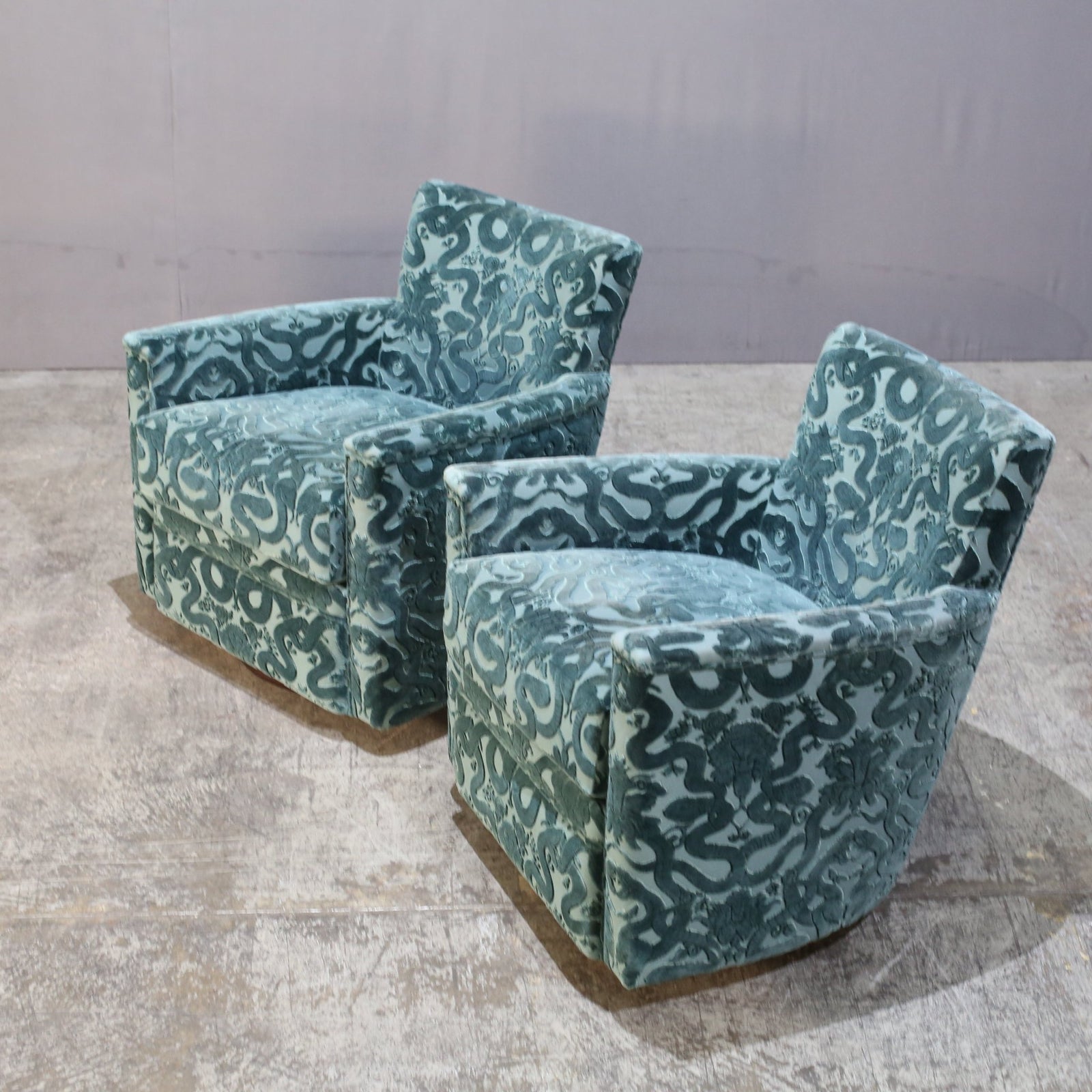 Christopher Guy Montecristo Swivel Armchair @ REHAUS