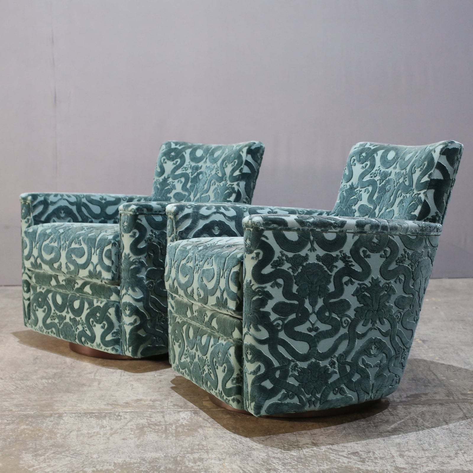Christopher Guy Montecristo Swivel Armchair @ REHAUS