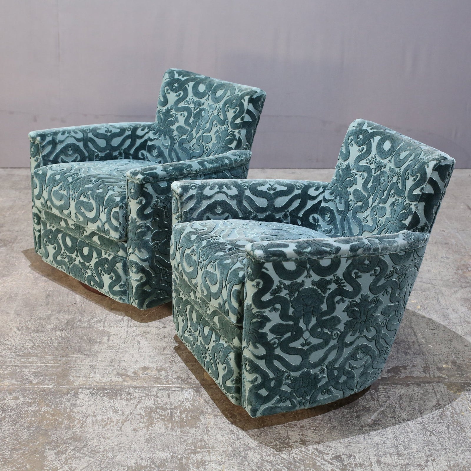 Christopher Guy Montecristo Swivel Armchair @ REHAUS