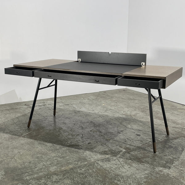 Cupertino Desk by BoConcept @ REHAUS