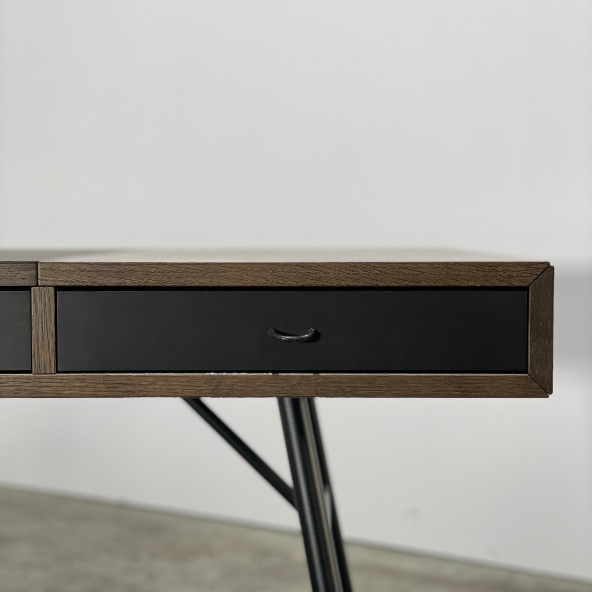 Cupertino Desk by BoConcept @ REHAUS