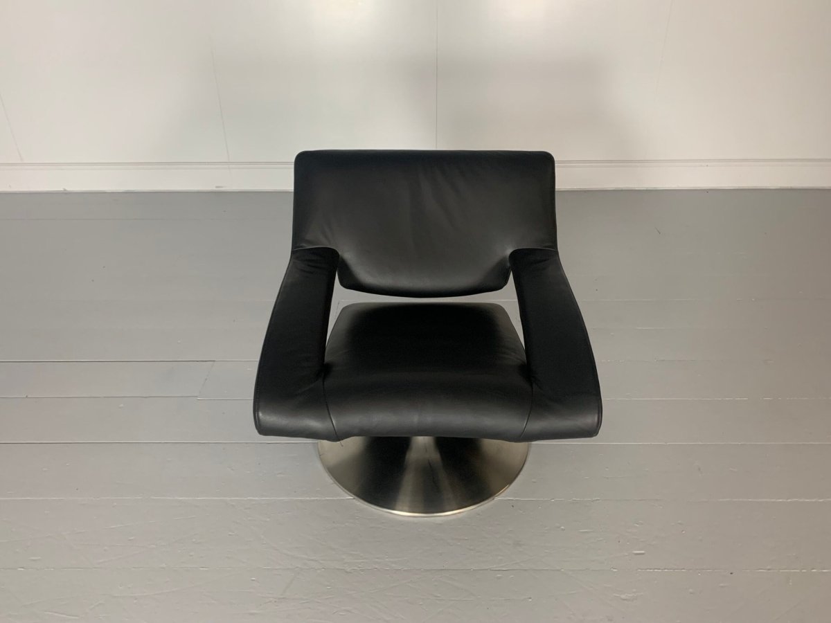 De Sede DS255/01 Armchair - In Black Leather @ REHAUS