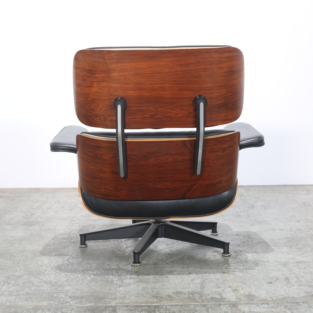 Eames Lounge Chair and Ottoman by Herman Miller @ REHAUS