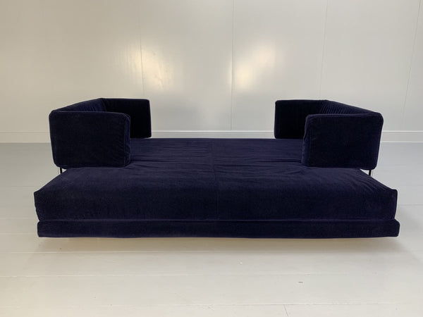 Edra L'Homme Et La Femme Daybed Sofa - In Navy Blue Mohair Velvet @ REHAUS