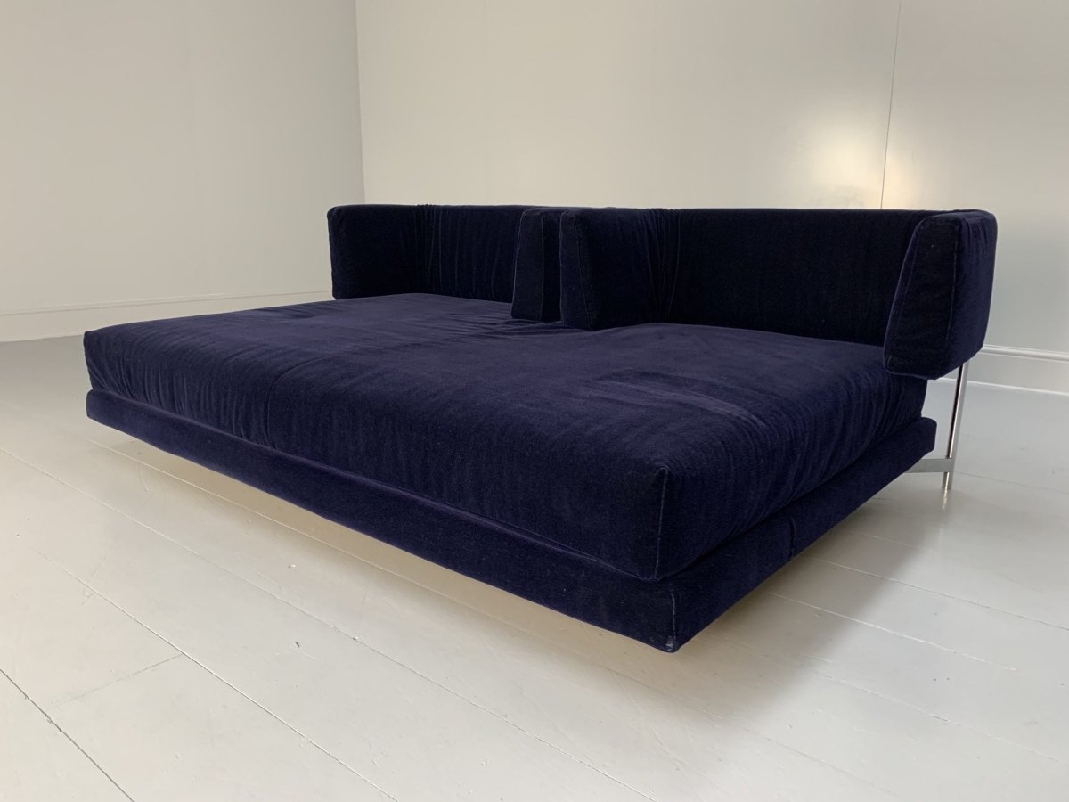 Edra L'Homme Et La Femme Daybed Sofa - In Navy Blue Mohair Velvet @ REHAUS