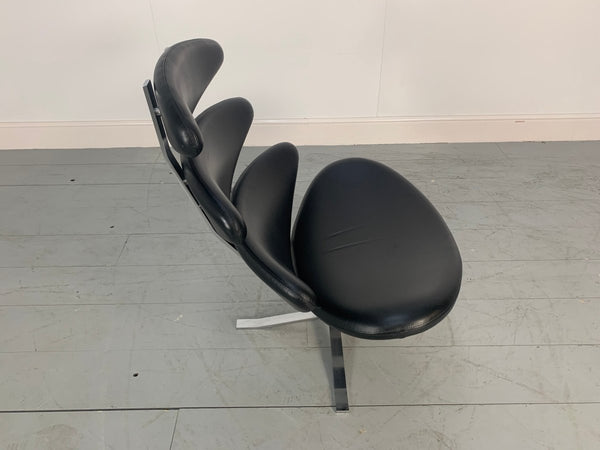 Erik Jorgensen Corona EJ5 Chairs in Black Apache Leather, Set of 2 @ REHAUS