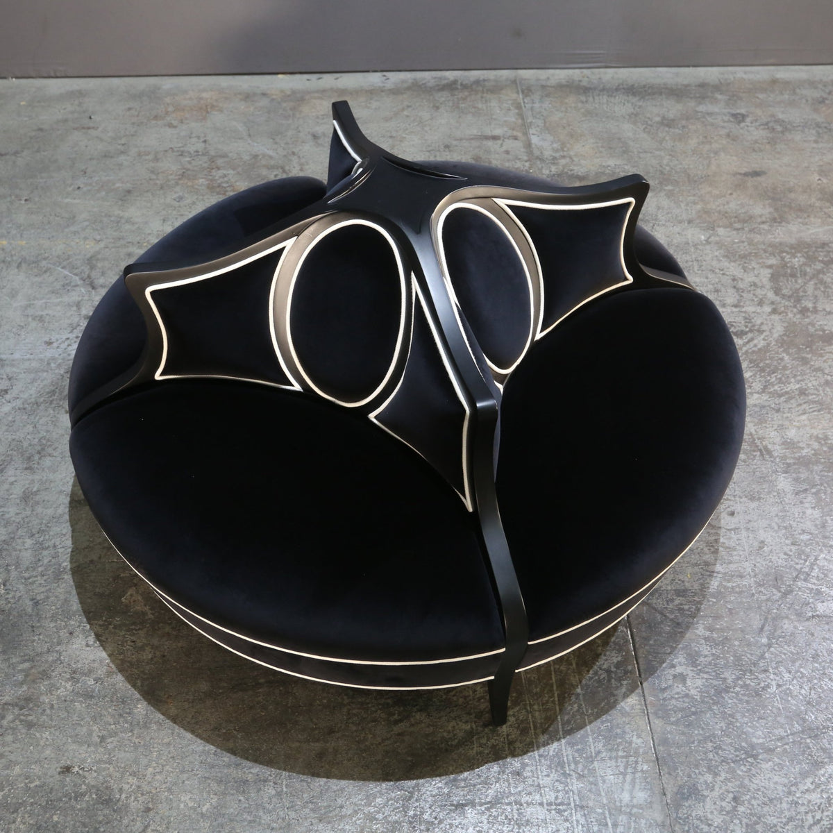 Féraud Round Chaise by Christopher Guy @ REHAUS
