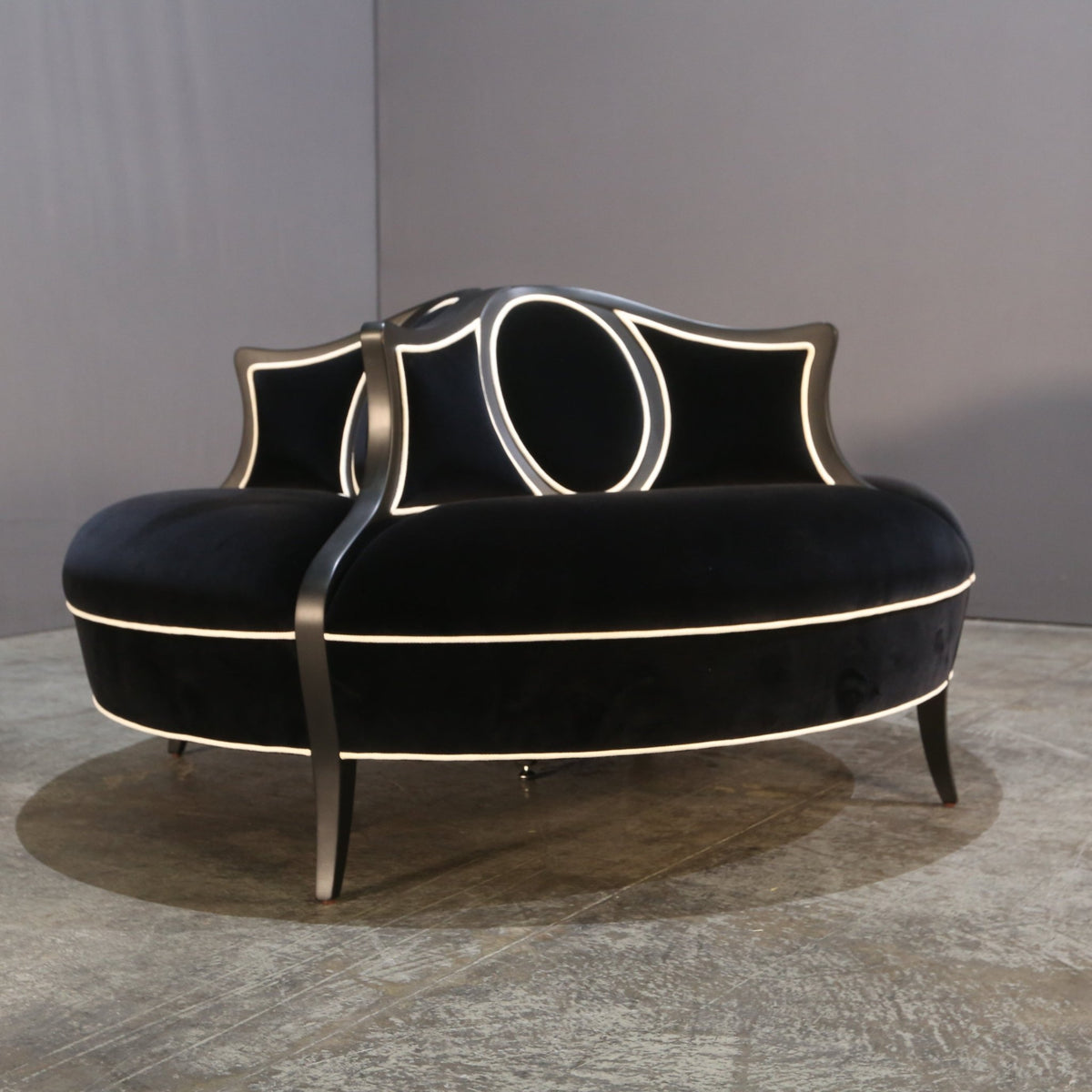 Féraud Round Chaise by Christopher Guy @ REHAUS