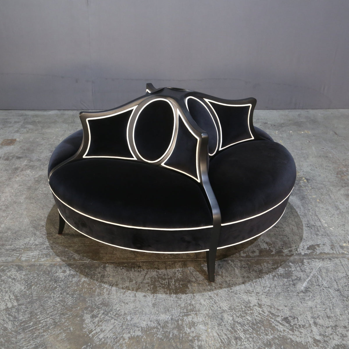 Féraud Round Chaise by Christopher Guy @ REHAUS