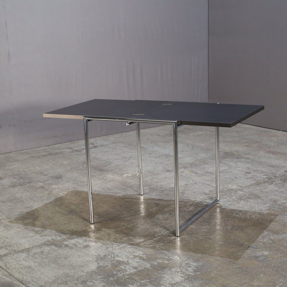Flip Top Jean Table by Eileen Gray – REHAUS