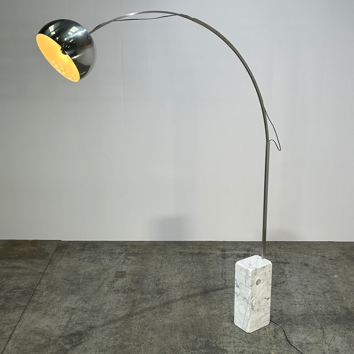Flos Arco Floor Lamp by Achille and Pier Giacomo Castiglioni @ REHAUS
