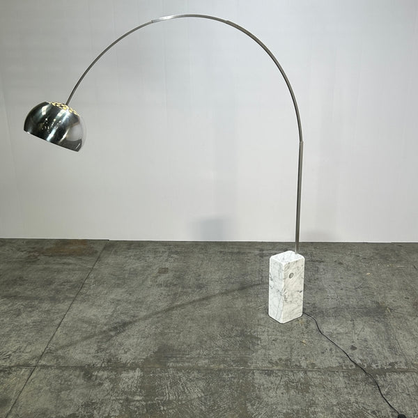 Flos Arco Floor Lamp by Achille and Pier Giacomo Castiglioni @ REHAUS