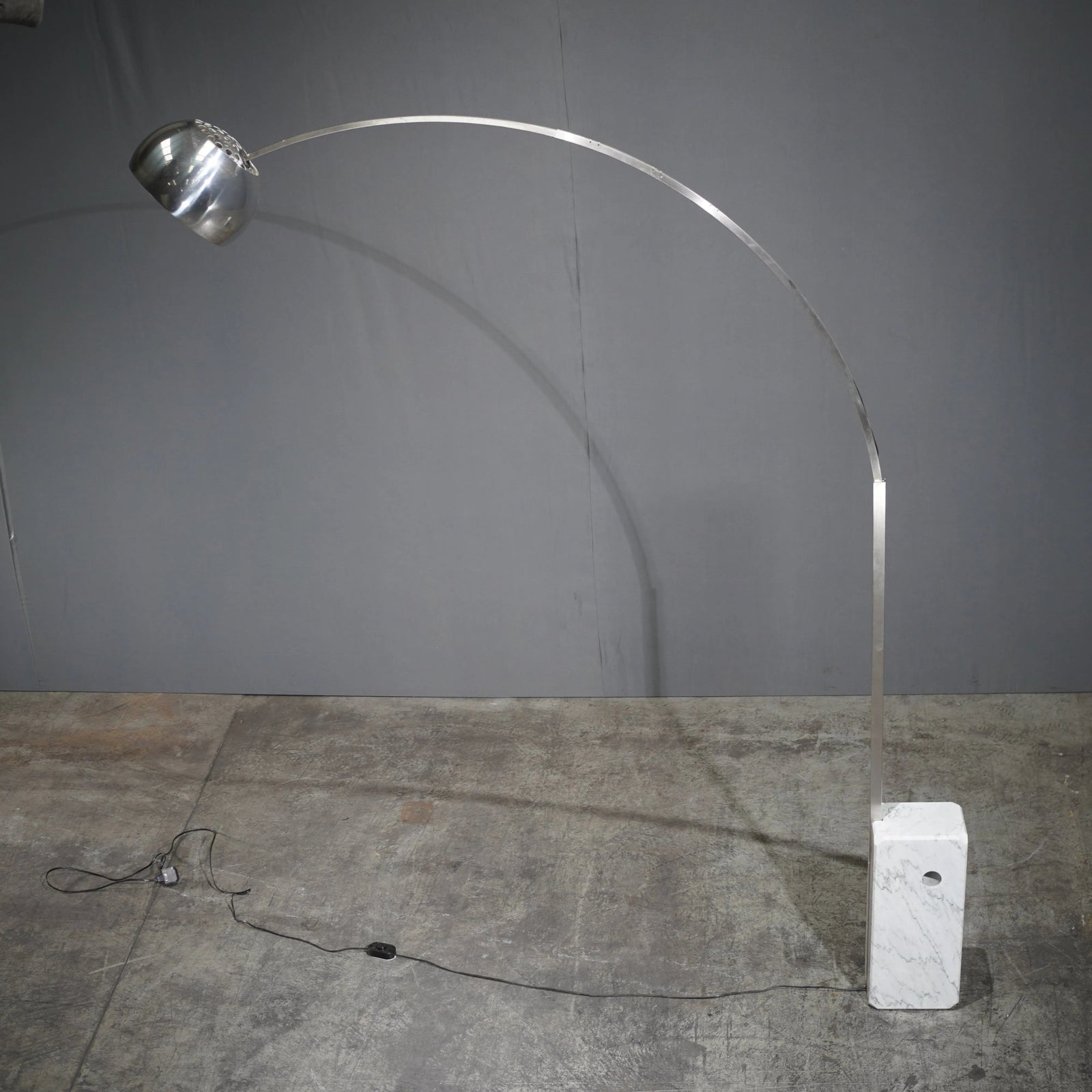 Flos Arco Floor Lamp by Achille Castiglioni - REHAUS - Flos