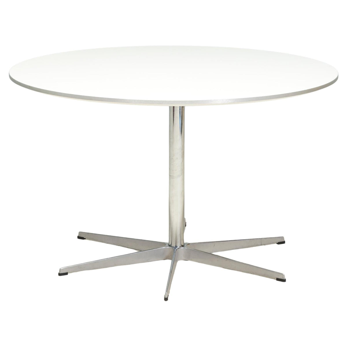Fritz Hansen by Arne Jacobsen Circular White Dining Table - REHAUS - Fritz Hansen