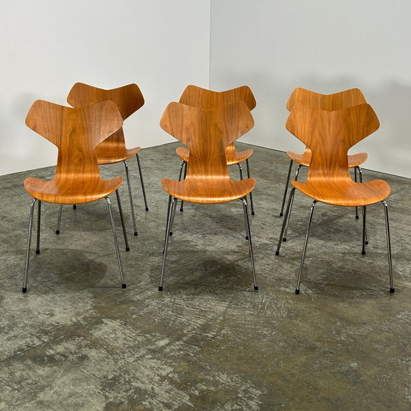 Fritz Hansen Grand Prix Chairs by Arne Jacobsen, Set of Six @ REHAUS