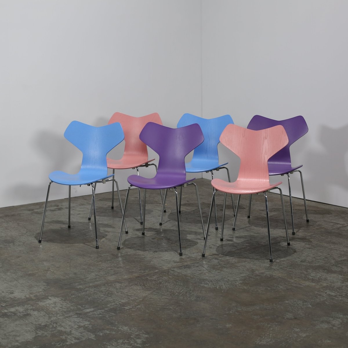 Fritz Hansen Grand Prix Chairs by Arne Jacobsen, Set of Six @ REHAUS