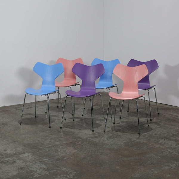 Fritz Hansen Grand Prix Chairs by Arne Jacobsen, Set of Six @ REHAUS