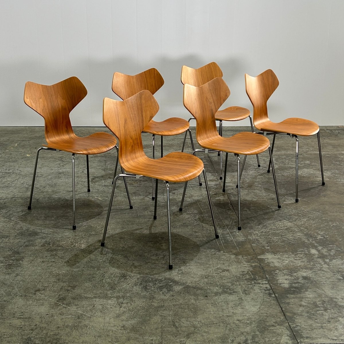 Fritz Hansen Grand Prix Chairs by Arne Jacobsen, Set of Six @ REHAUS